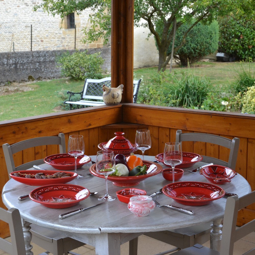 Service à Couscous 6 Personnes Bakir Rouge : 6 Assiettes Creuses 24cm, 1 Plat Avec Couvercle, 1 Jatte 30cm