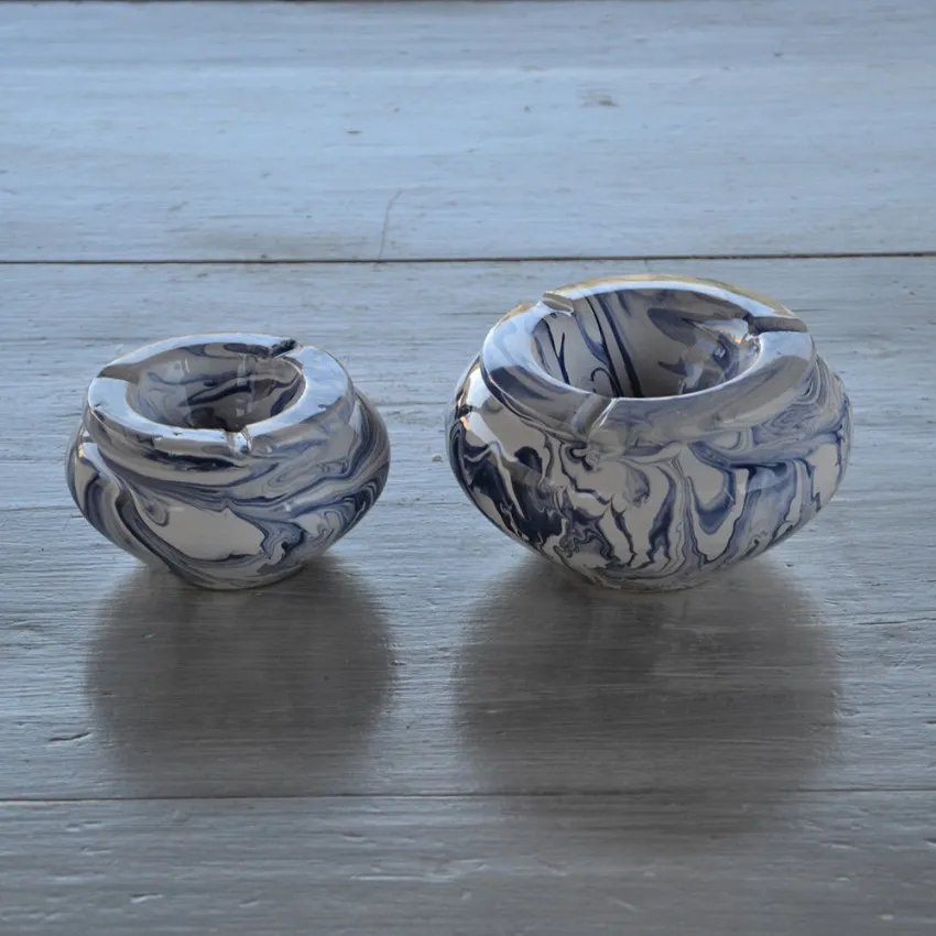 Cendrier anti fumée marbré blanc jaune et bleu - Moyen modèle