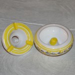 Cendrier anti fumée Tatoué jaune et blanc - Mini modèle
